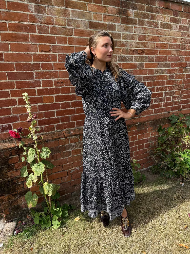 Carmencita Dress in Black Sheep