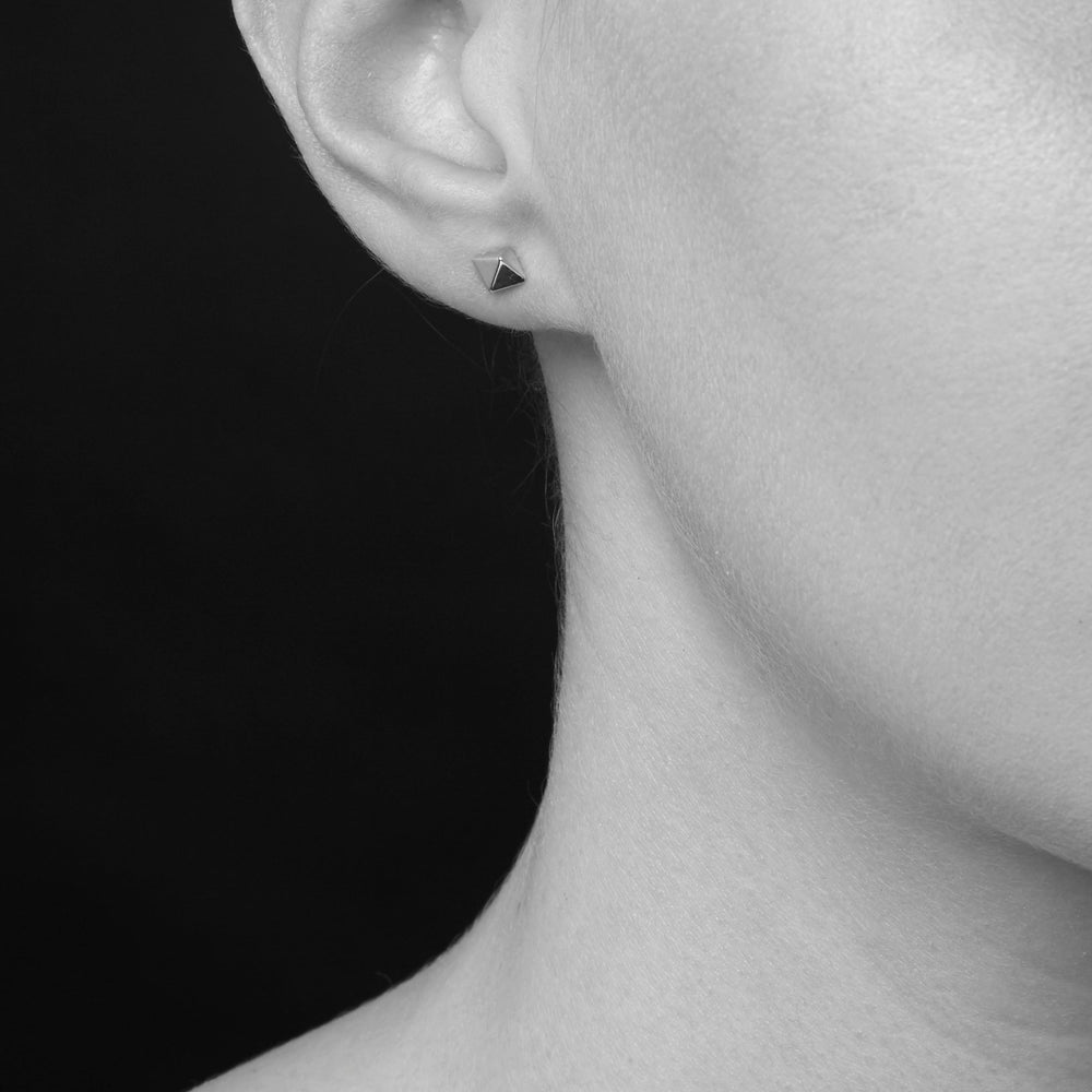 14ct Almaz Studs - White or Yellow Gold