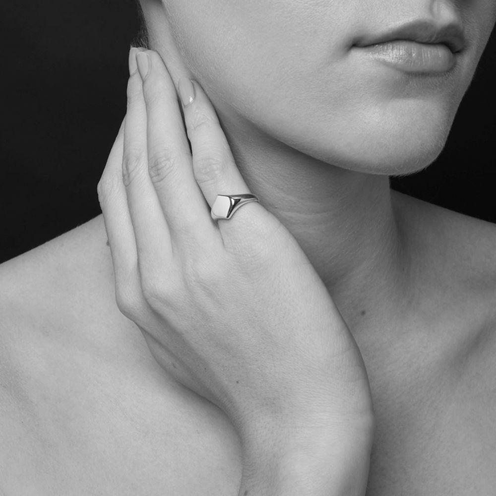 Silver 'G' Engraved Lotus Signet Pinky Ring