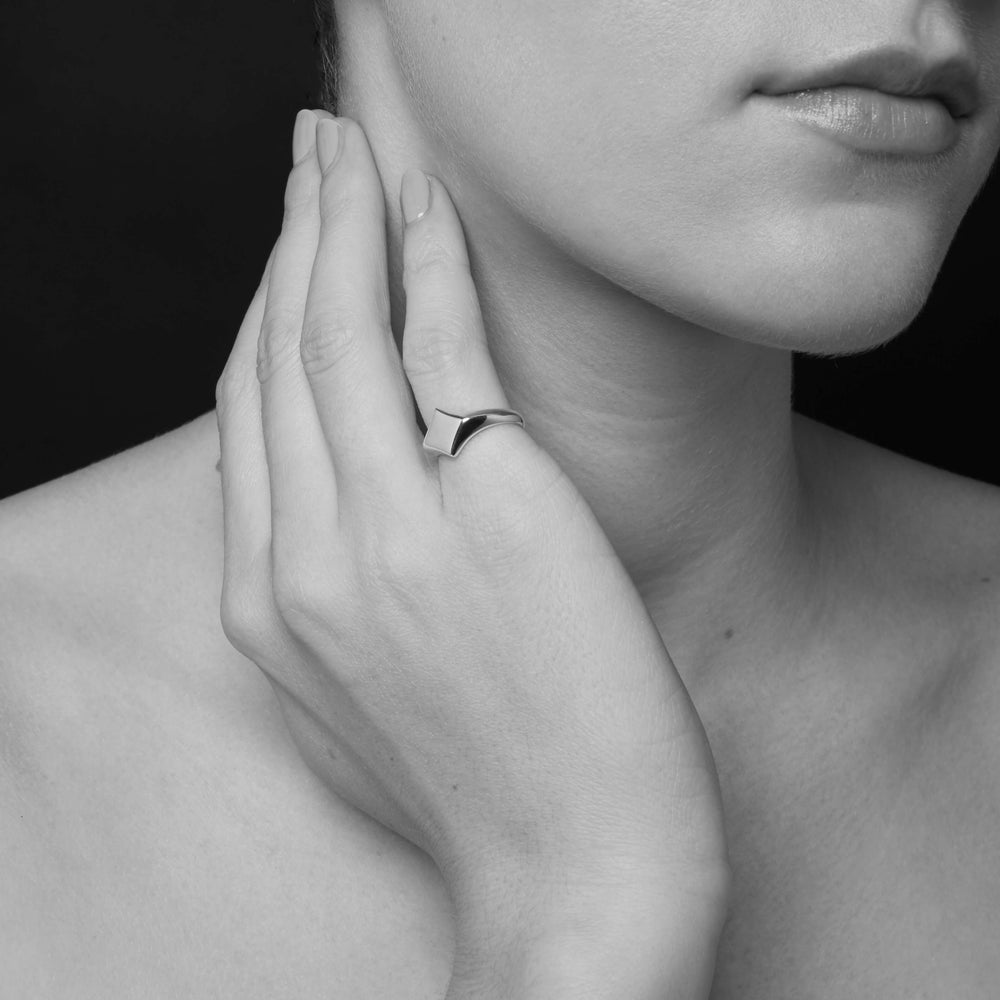 Gold Vermeil Signet pinky Almaz ring