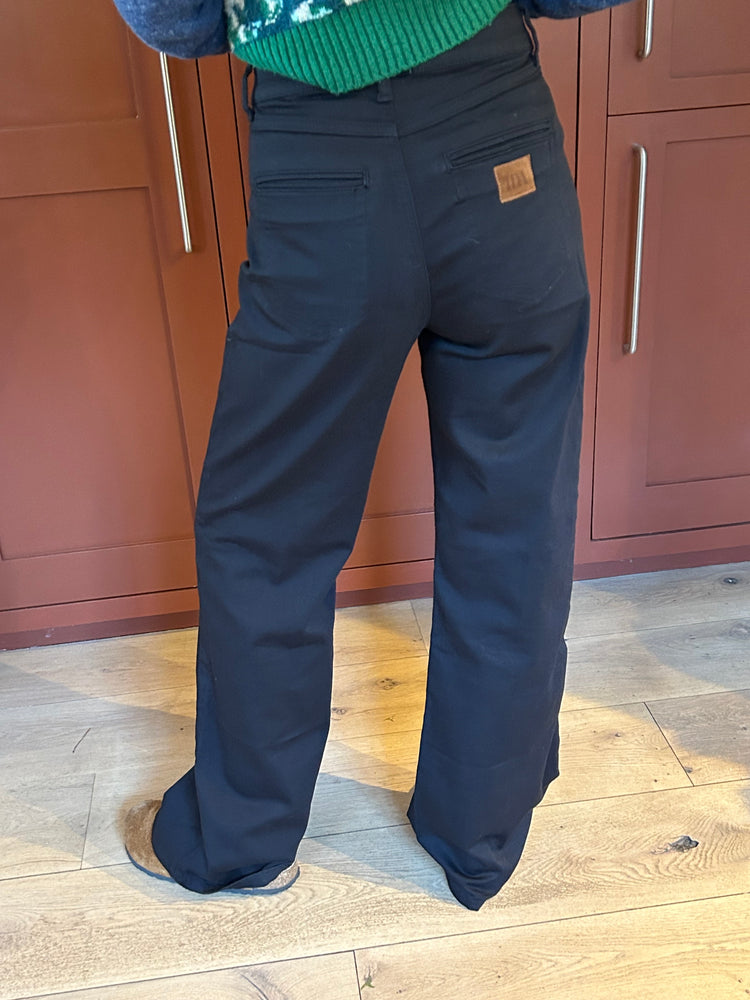 Kate The High Top Patch Pocket Relaxed Wide Leg  in Blackest